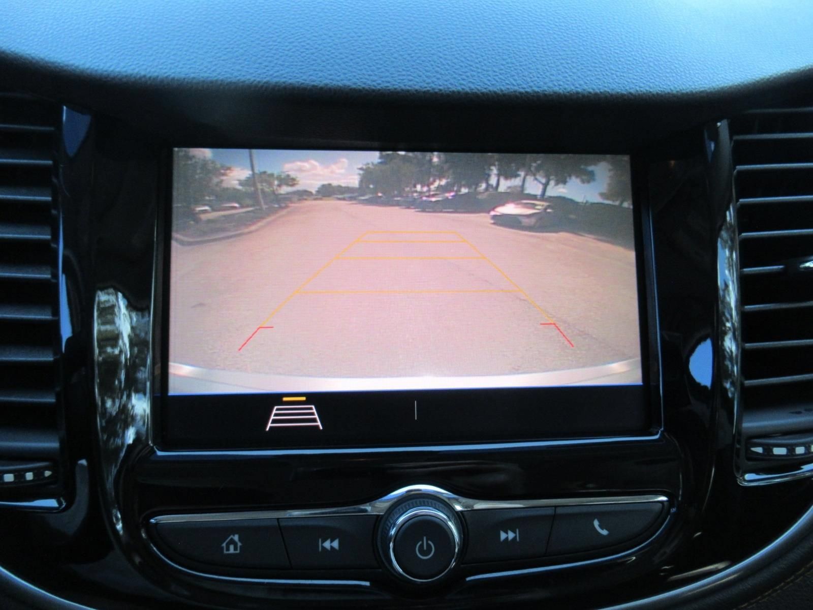 Used 2020 Chevrolet Trax LT w/ LT Convenience Package FWD image 25