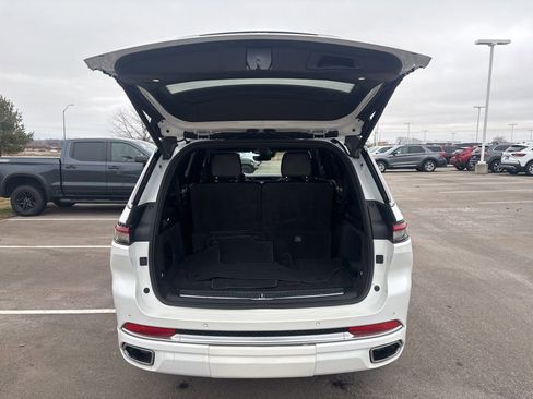 Used 2022 Jeep Grand Cherokee L Summit w/ Luxury Tech Group V image 12