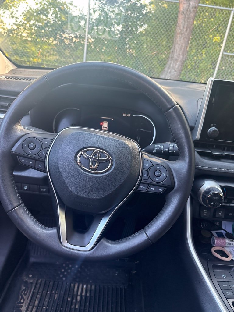 Used 2025 Toyota RAV4 XLE w/ Convenience Package AWD/4WD image 4