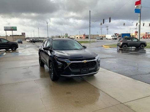 Used 2025 Chevrolet Trax LT image 4