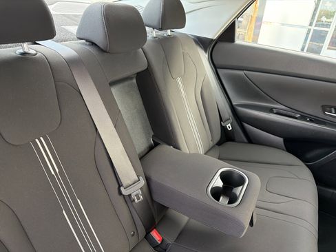 Used 2022 Hyundai Elantra SEL w/ Convenience + Premium Package image 10