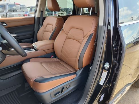 New 2025 Nissan Pathfinder Platinum image 7