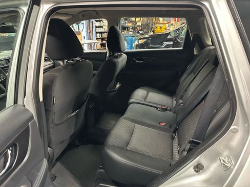 Used 2018 Nissan Rogue S FWD image 12