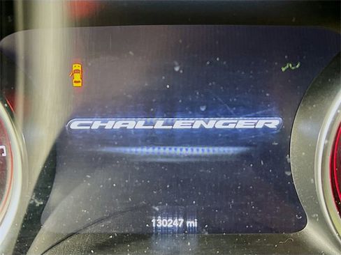 Used 2016 Dodge Challenger SXT image 7