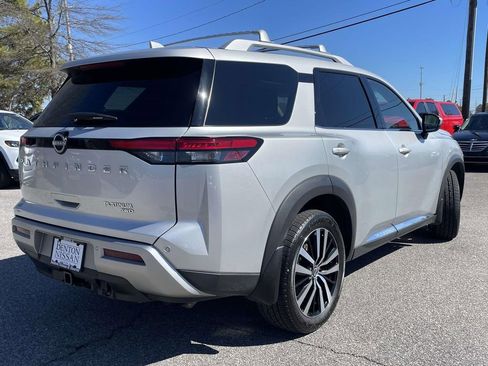 Used 2024 Nissan Pathfinder Platinum image 3