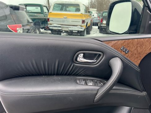 Used 2016 INFINITI QX80 4WD w/ Driver's Assistance Package image 8