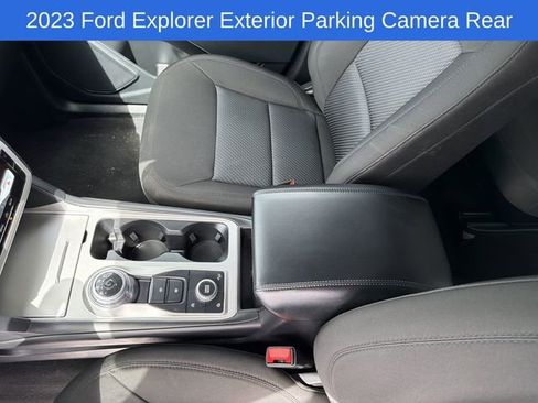 Used 2023 Ford Explorer XLT AWD/4WD image 26
