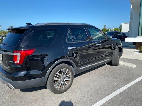 Used 2017 Ford Explorer Platinum AWD/4WD image 3