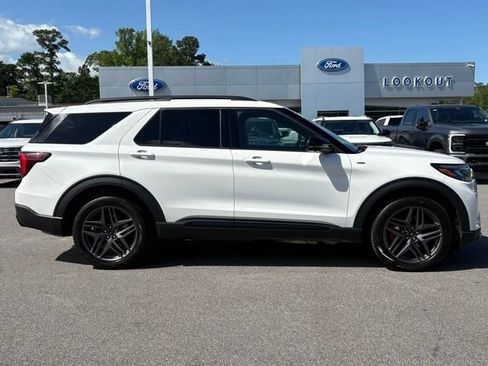Used 2025 Ford Explorer ST-Line w/ ST-Line Street Pack AWD/4WD image 6