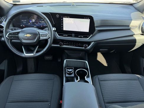 Used 2026 Chevrolet Equinox LT FWD image 2