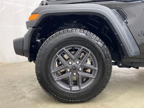 Used 2024 Jeep Wrangler Unlimited Sport AWD/4WD image 10