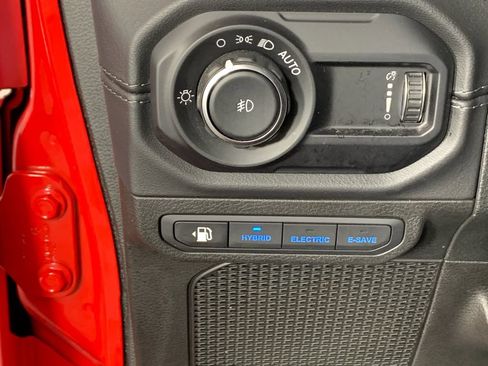 Used 2024 Jeep Wrangler Unlimited Sahara AWD/4WD image 16