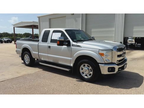 Used 2015 Ford F250 XLT w/ XLT Premium Package RWD image 2