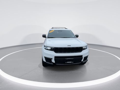 Used 2025 Jeep Grand Cherokee L Limited w/ Black Appearance Package image 4