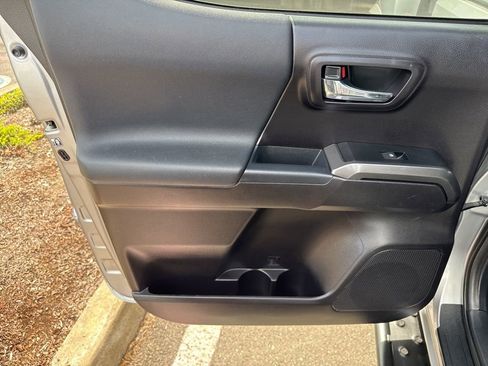 Used 2020 Toyota Tacoma TRD Sport w/ Technology Package image 27