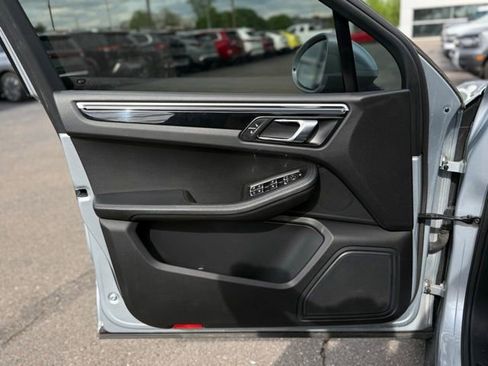 Used 2017 Porsche Macan AWD/4WD image 10