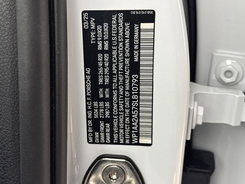 Certified 2025 Porsche Macan image 22