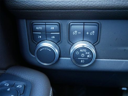 Used 2021 GMC Yukon Denali w/ Denali Premium Package image 28