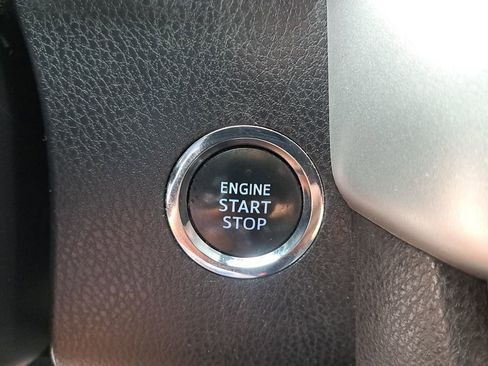 Certified 2017 Toyota Highlander XLE image 29