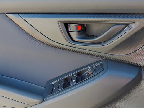 Used 2018 Subaru Crosstrek 2.0i Premium w/ Eyesight System image 17