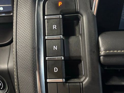 Used 2023 GMC Yukon SLT AWD/4WD image 25