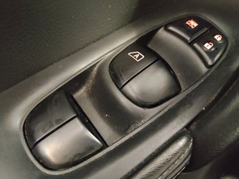 Used 2017 Nissan Rogue SL w/ SL Premium Package image 27