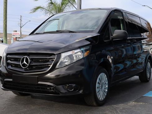 Used 2019 Mercedes-Benz Metris Passenger image 2