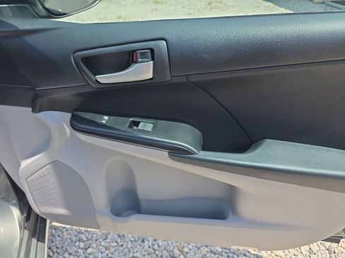 Used 2012 Toyota Camry LE FWD image 18