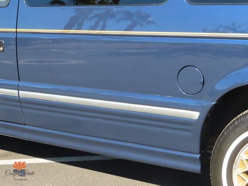 Used 1995 Chrysler Town & Country 4dr Wagon FWD image 29