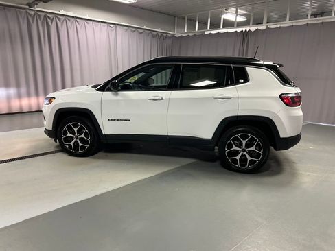 Used 2025 Jeep Compass Limited image 4