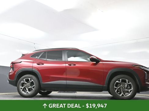 Used 2025 Chevrolet Trax LT FWD image 53