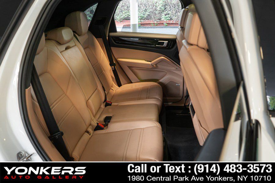 Used 2021 Porsche Cayenne AWD/4WD image 38