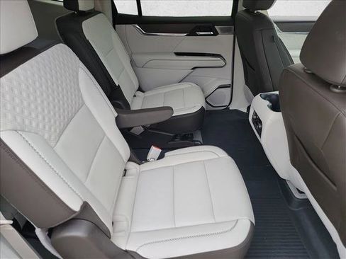 Used 2024 GMC Acadia Denali w/ Super Cruise Package image 16