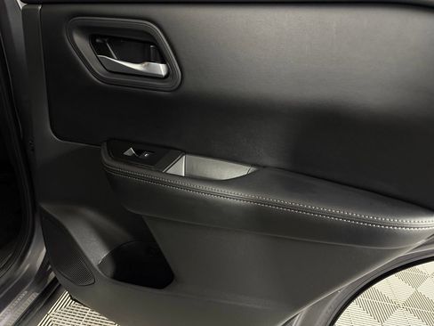 Used 2025 Nissan Rogue SV FWD image 28