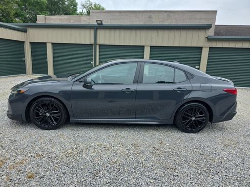 Used 2025 Toyota Camry SE FWD image 3