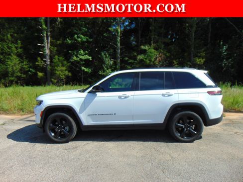 Used 2024 Jeep Grand Cherokee Limited w/ Black Appearance Package AWD/4WD image 1
