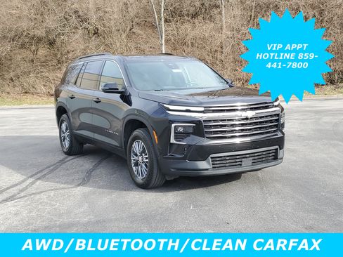 Used 2025 Chevrolet Traverse LT image 1