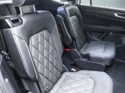 Used 2025 Volkswagen Atlas SEL Premium R-Line image 24