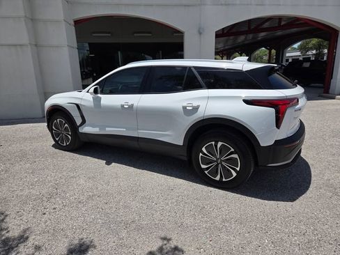 Used 2024 Chevrolet Blazer EV LT AWD/4WD image 9