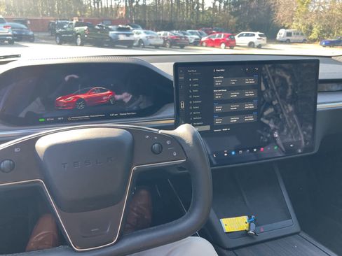 Used 2021 Tesla Model S Plaid image 21