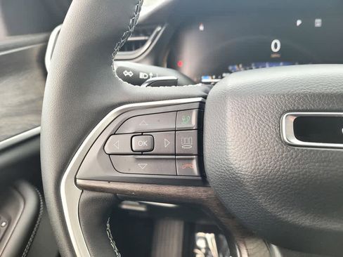 New 2026 Jeep Grand Cherokee Altitude image 20