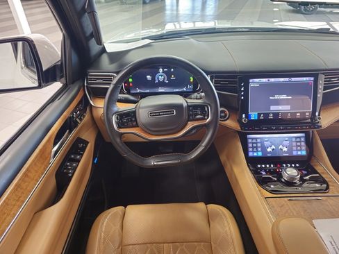 Used 2022 Jeep Grand Wagoneer Series III w/ Rear Seat Video Group 1 image 17