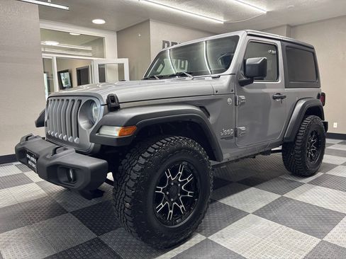 Used 2018 Jeep Wrangler Sport AWD/4WD image 2