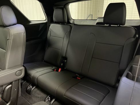 Used 2023 Chevrolet Traverse LT w/ LT Premium Package AWD/4WD image 30