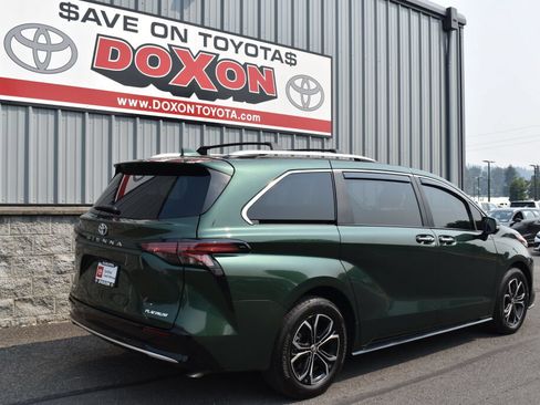 Certified 2025 Toyota Sienna Platinum AWD/4WD image 5