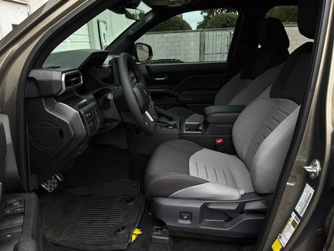 Used 2025 Toyota Tacoma TRD Sport image 10