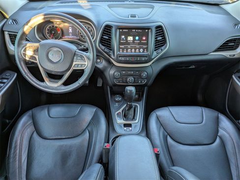 Used 2018 Jeep Cherokee Limited w/ Technology Group image 11