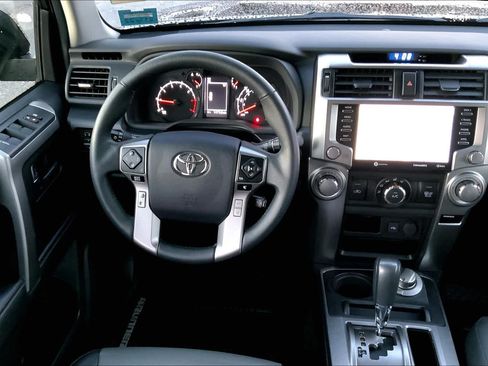 Used 2021 Toyota 4Runner SR5 Premium w/ Moonroof Package AWD/4WD image 5