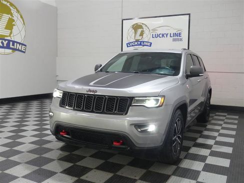 Used 2019 Jeep Grand Cherokee Trailhawk w/ Trailhawk Luxury Group AWD/4WD image 4