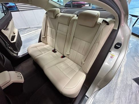 Used 2016 Lexus ES 350 w/ Luxury Package w/Wood Trim FWD image 6